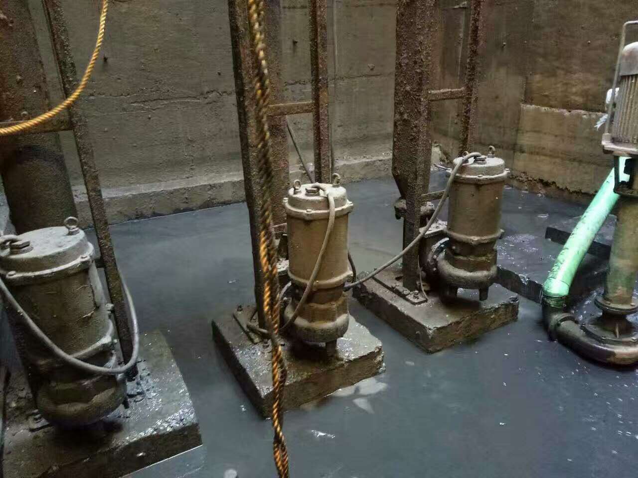 南陵污水池清理