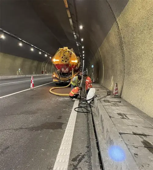 南陵隧道排水渠清淤